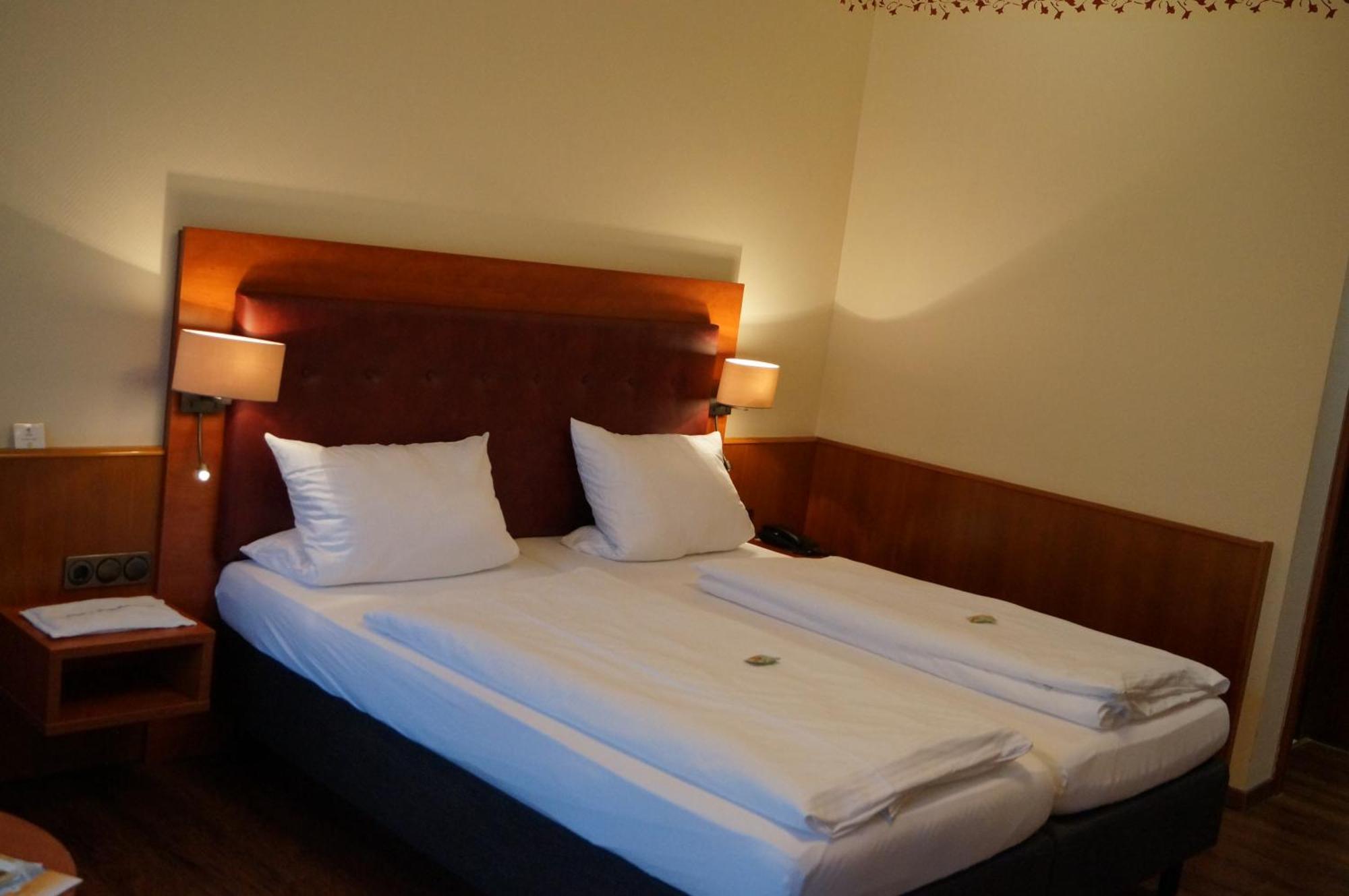 Gasthof - Hotel Zum Loewen Schwabthal Esterno foto